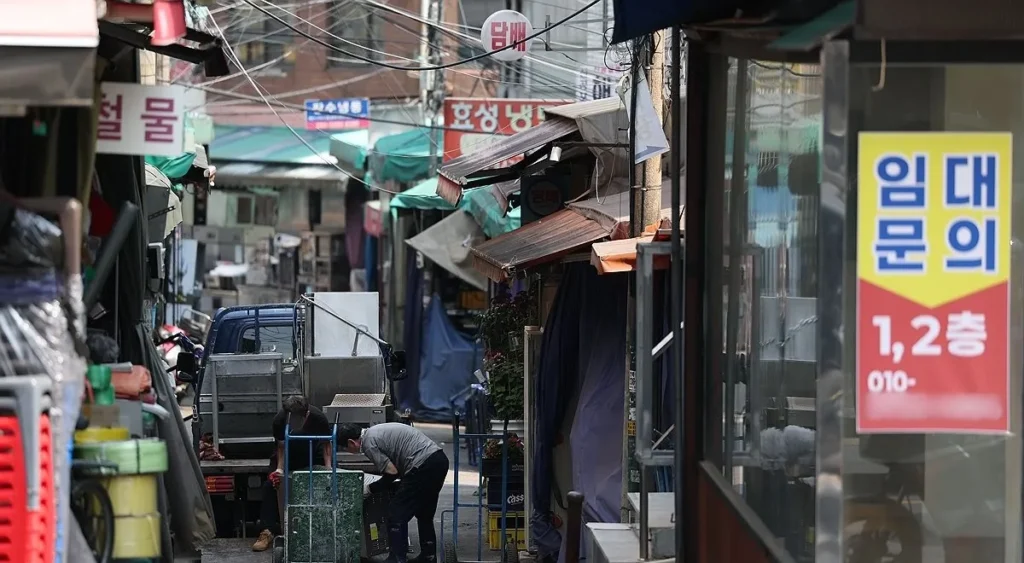 코로나 소상공인 빚, 나도 감면받을 수 있을까? 새출발기금 자격과 감면율 확인